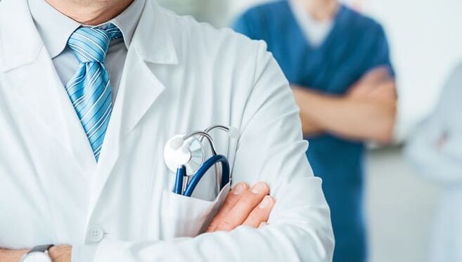 dochtúir ag déileáil le fadhbanna potency tar éis 50
