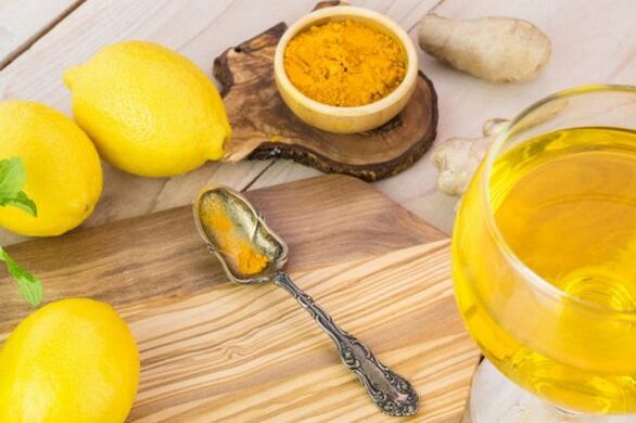Dí le líomóid, ginger agus turmeric chun feabhas a chur potency